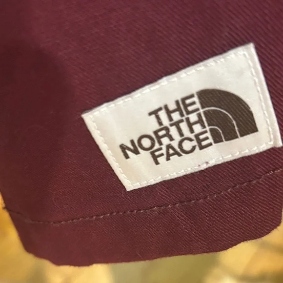 The North Face Burgundy Shipler jacket - Picture 9 of 10